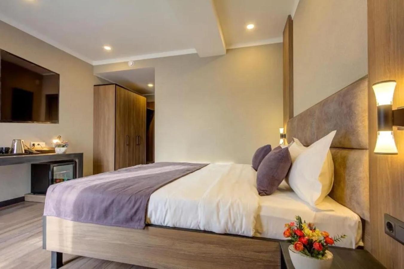 Sara Boutique Hotel บิชเคก ภายนอก รูปภาพ