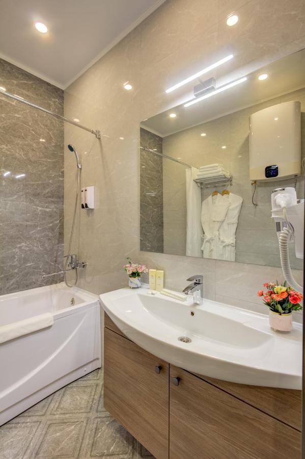 Sara Boutique Hotel บิชเคก ภายนอก รูปภาพ